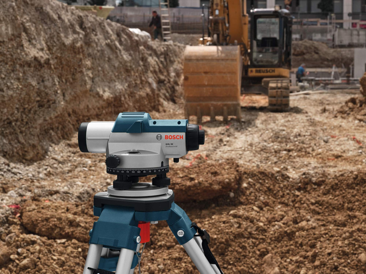 BOSCH GOL 32CK 32X Automatic Optical Level Kit, Includes Aluminum Tripod, Grade Rod, Plumb Bob, Tool Kit, & Carrying Case