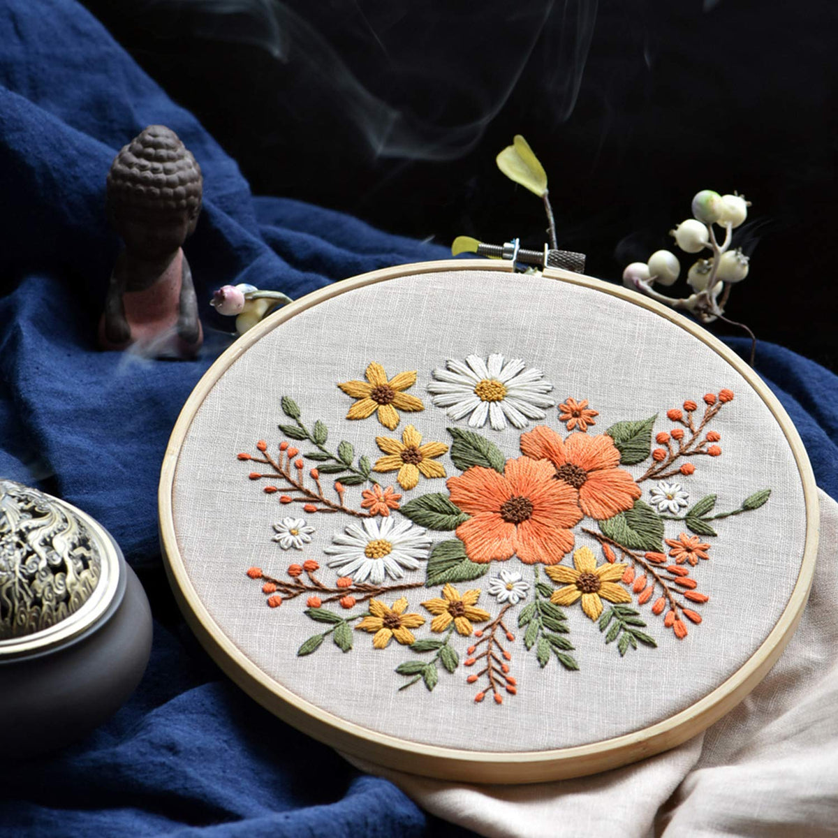 FEPITO 2 Sets Full Range Embroidery Starter Kit with Pattern and Instructions Cross Stitch Kit Includes 2 Pcs Embroidery Clothes with Floral Pattern, 1 Pcs Plastic Embroidery Hoops, 1 Pcs Scissor