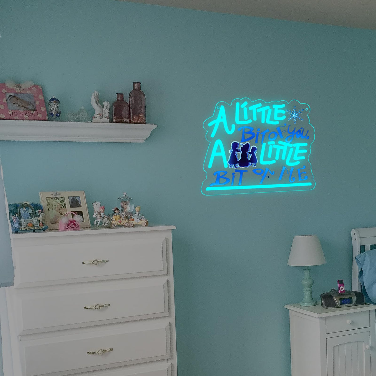AGJKSGH Aesthetic Ice Neon Snow Pattern LED Neon Light, Snowflake USB Hanging Neon Sign for Home Bedroom Gaming Room Party Decoration, Novelty Fan Gift