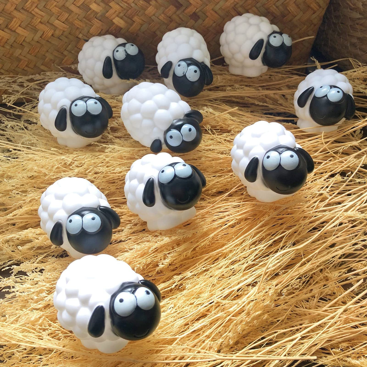 Sezrgiu Cute Painted Sheep Night Light LED Sheep Ornaments String Lights Black Sheep Fairy Light Battery Powered Indoor Outdoor Party Decor Night Light (10LED, Black Sheep)