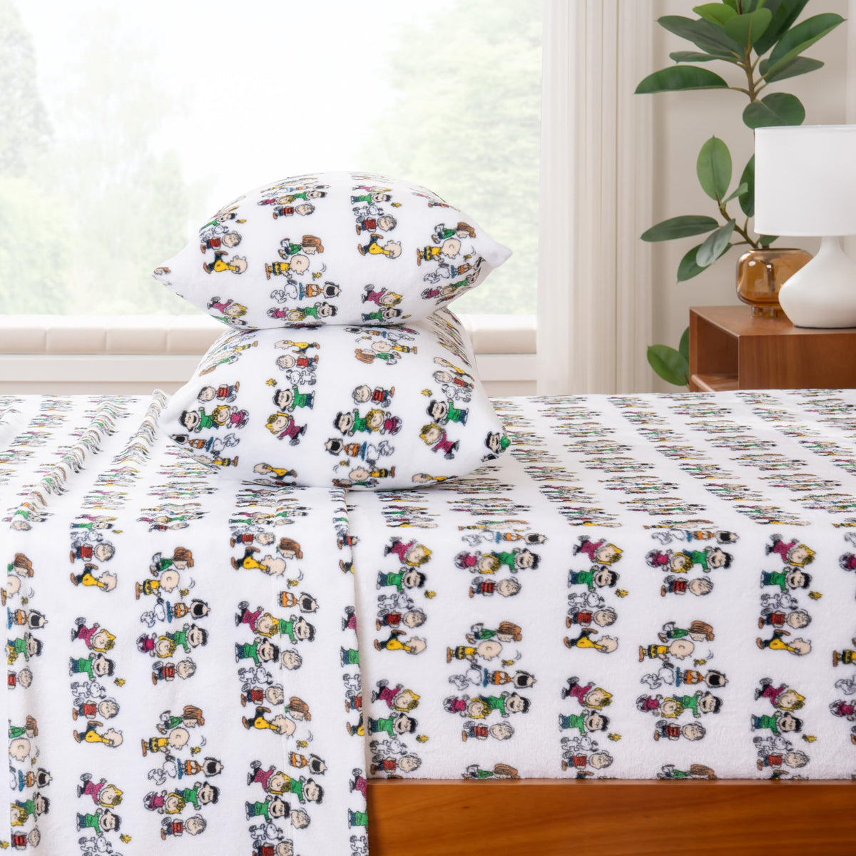 Berkshire Peanuts® Velvetloft® Plush Full Sheet Set,Extra Warm Fleece Sheets,4-Piece Cute Character Snoopy Printed Soft Plush Sheet Set,Laughing Small White