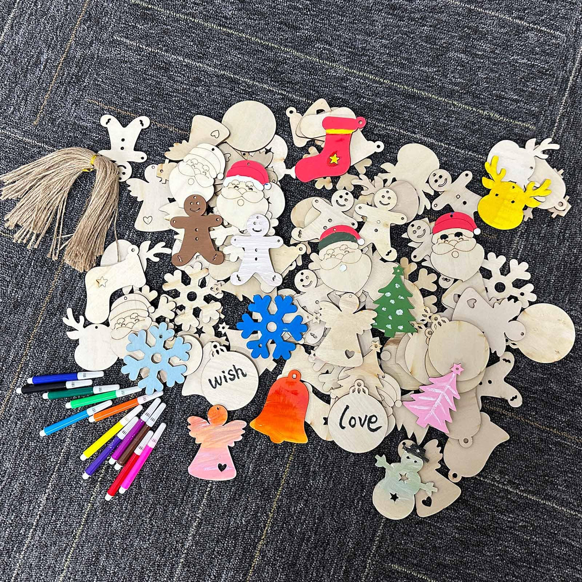 WeCraftool Christmas Crafts,100pcs DIY Wooden Ornaments for Crafts Arts,Stocking Stuffers Gifts for Ages 4 5 6 7 8+ Years Kids Boys Girls-Unfinished Wood Slices with Painting Kit Christmas Ornaments