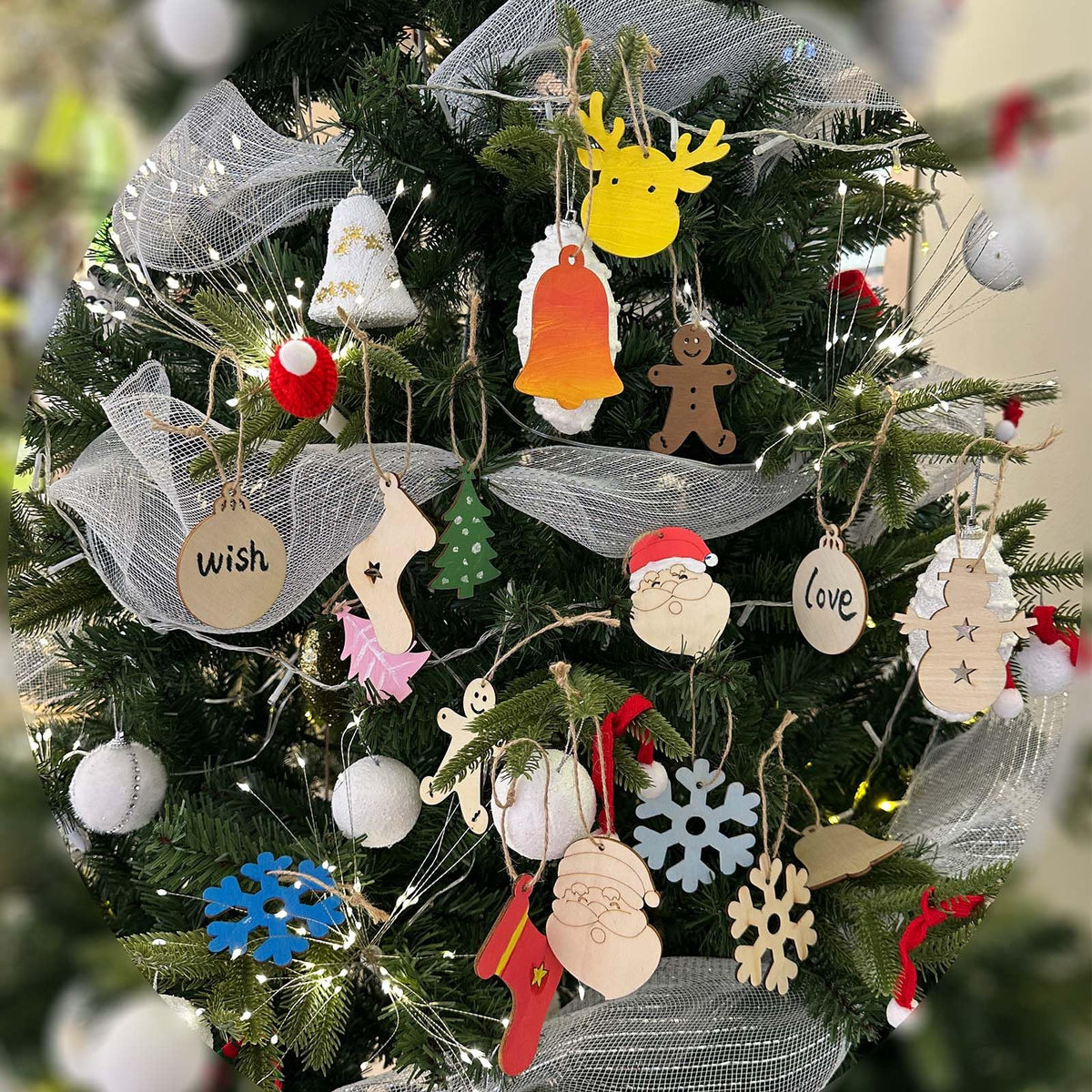 WeCraftool Christmas Crafts,100pcs DIY Wooden Ornaments for Crafts Arts,Stocking Stuffers Gifts for Ages 4 5 6 7 8+ Years Kids Boys Girls-Unfinished Wood Slices with Painting Kit Christmas Ornaments